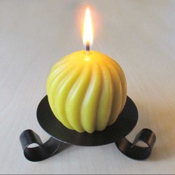 Beeswax candle twisted round shape