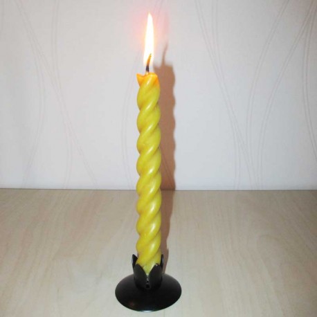 Spiral shaped beeswax candle